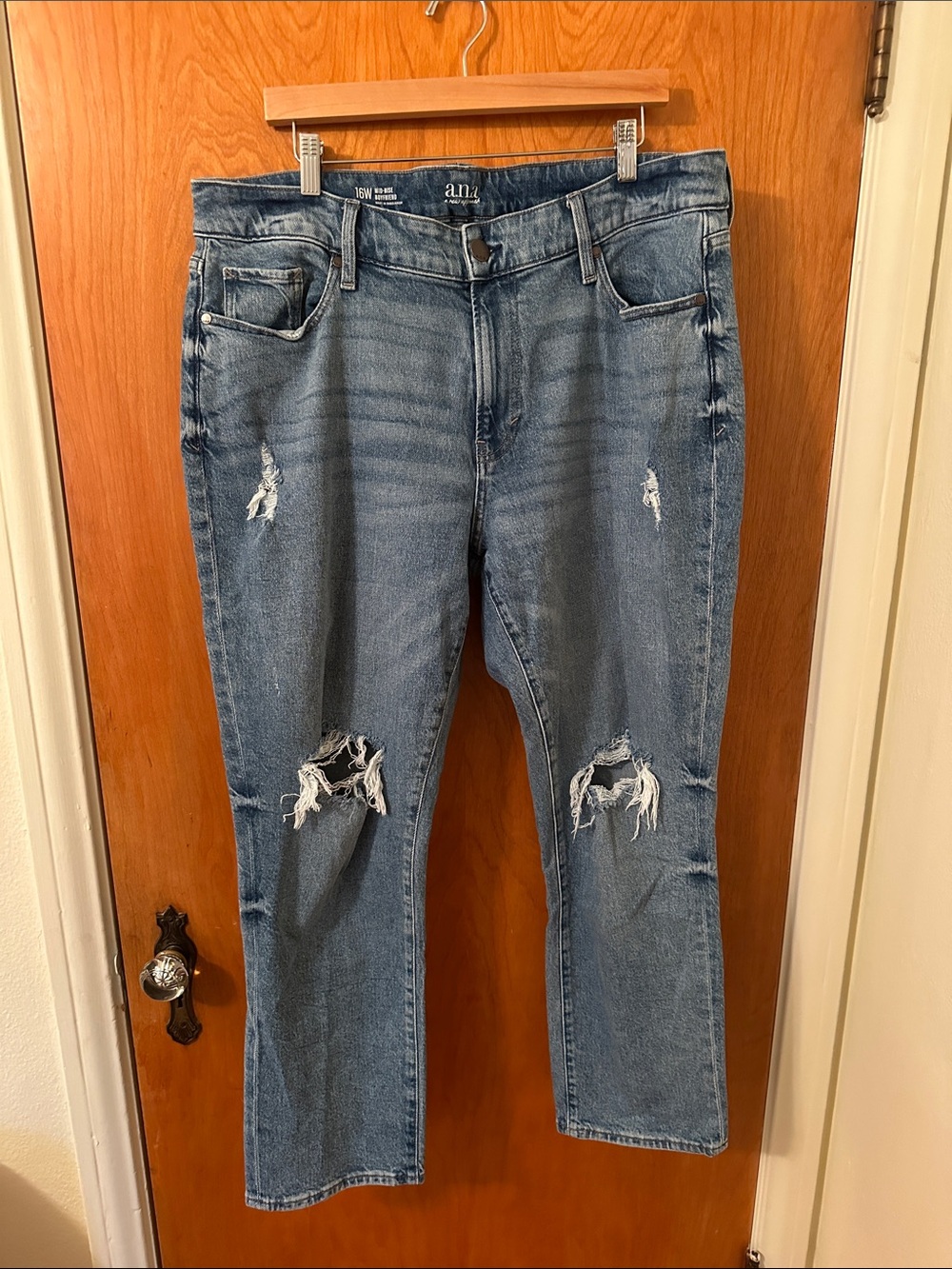 a.n.a Women’s mid rise boyfriend jeans